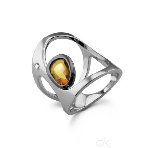 liberty-white-gold-ring-sapphire-diamond-daniela-komatovic